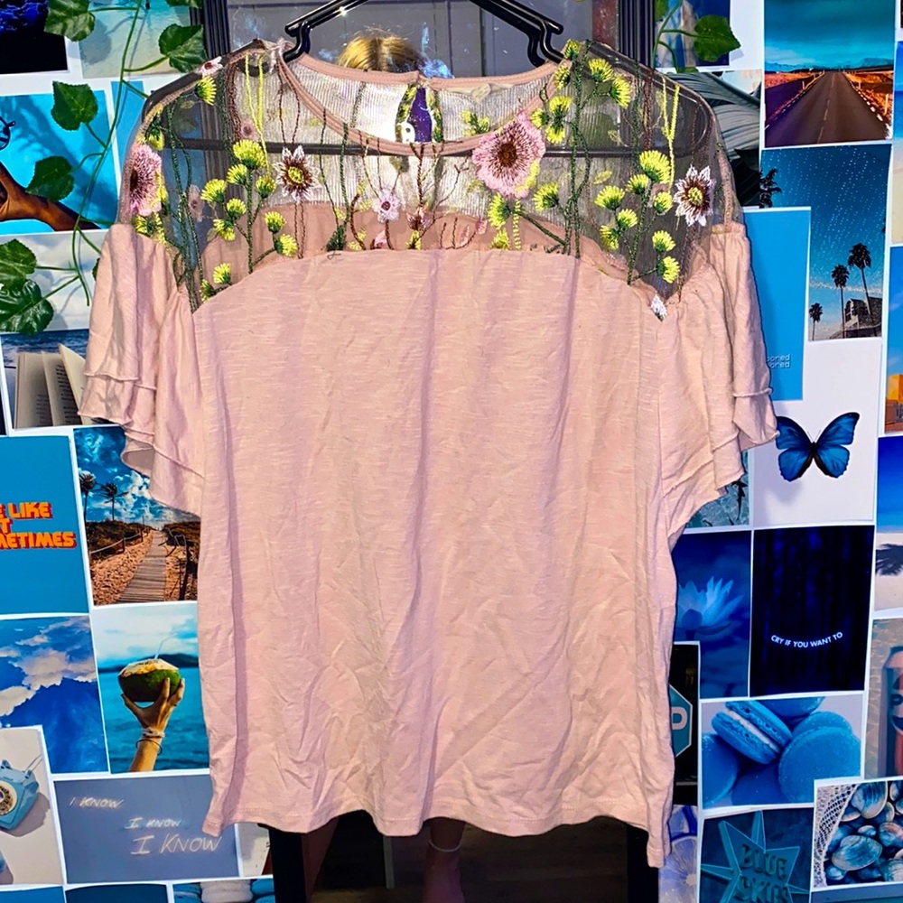 Floral/Pink top button at back. Size large.